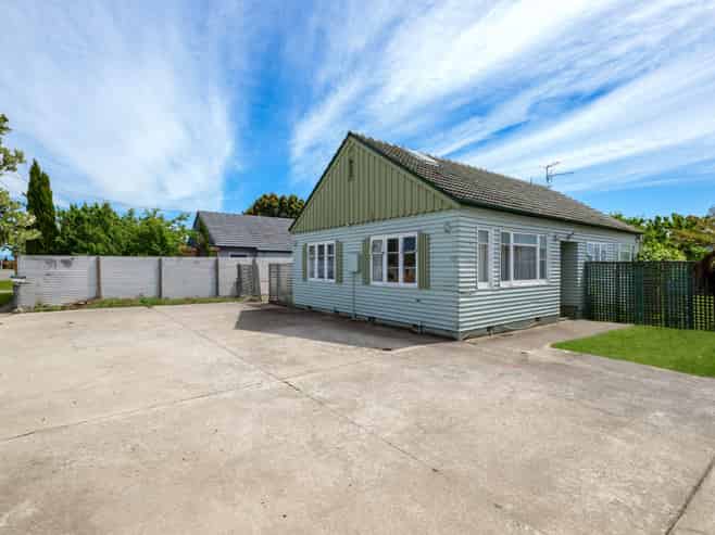 114 and 11 Old Renwick Road, Springlands