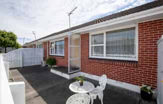 2/28 Aikmans Road, Merivale