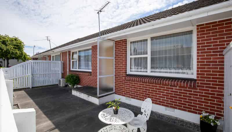 2/28 Aikmans Road, Merivale