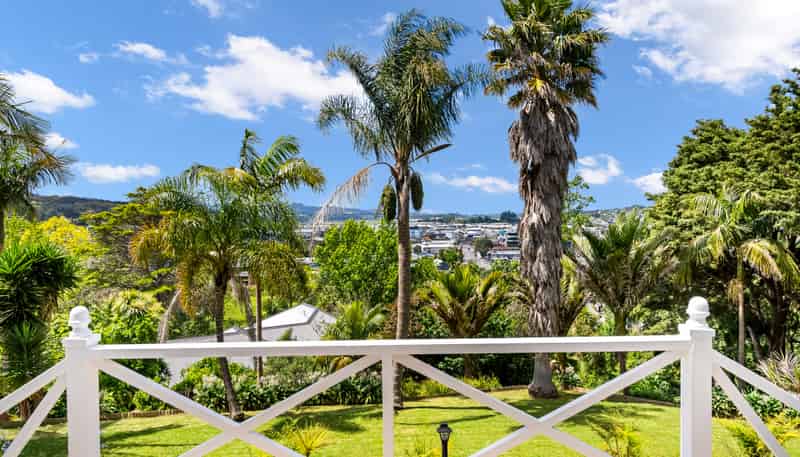 8 High Oaks Way, Avenues