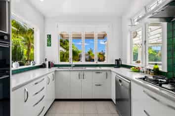 8 High Oaks Way, Avenues