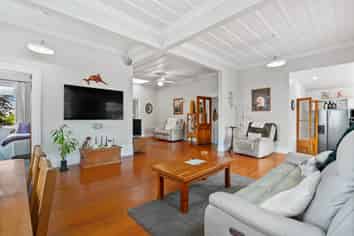 8 High Oaks Way, Avenues