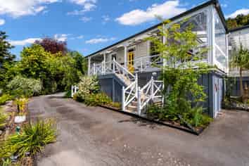 8 High Oaks Way, Avenues