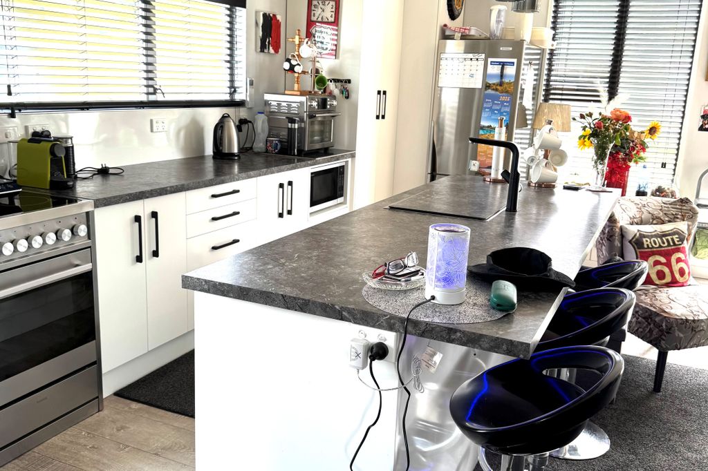 Renovated & Ready to Impress! 2