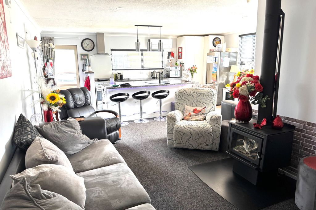 Renovated & Ready to Impress! 5