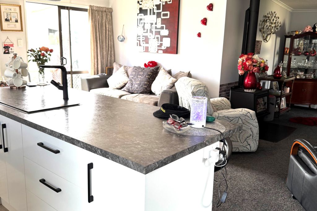 Renovated & Ready to Impress! 3