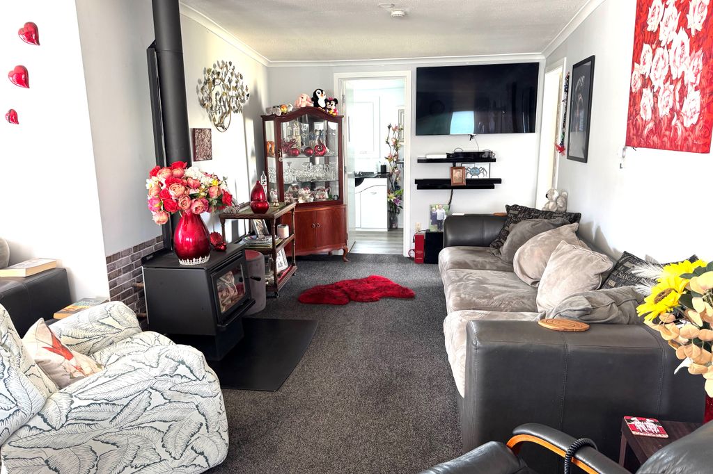 Renovated & Ready to Impress! 4