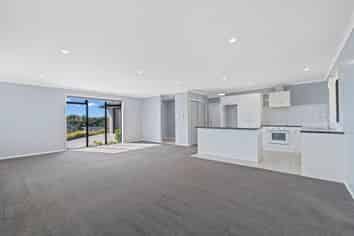 45 Pebble Beach Boulevard, Kamo