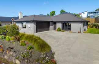 45 Pebble Beach Boulevard, Kamo