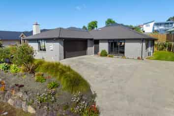 45 Pebble Beach Boulevard, Kamo