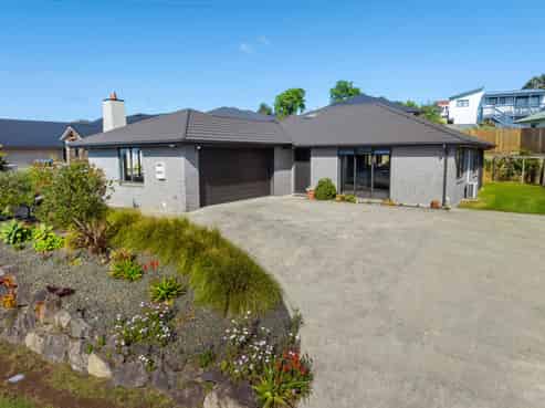 45 Pebble Beach Boulevard, Kamo