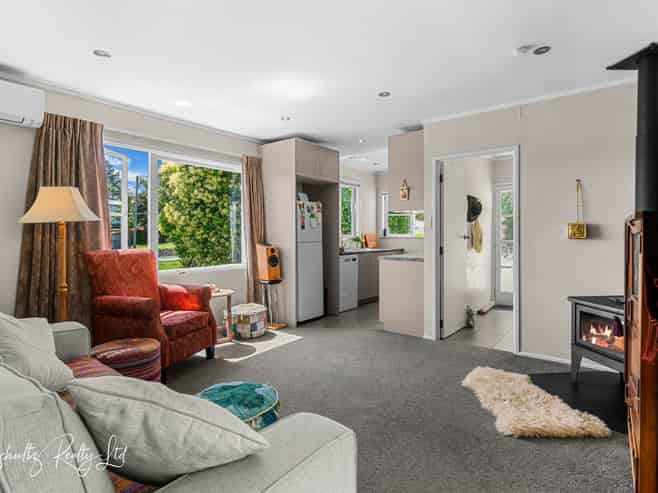 5A Whaka Street, Maungaturoto