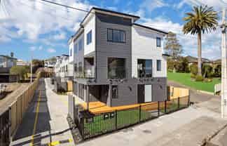 2/192 Blockhouse Bay Road, Avondale