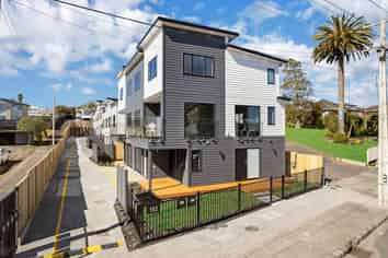 2/192 Blockhouse Bay Road, Avondale