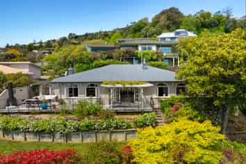 16 Champion Terrace, Moana