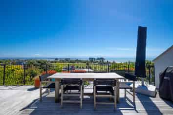 16 Champion Terrace, Moana