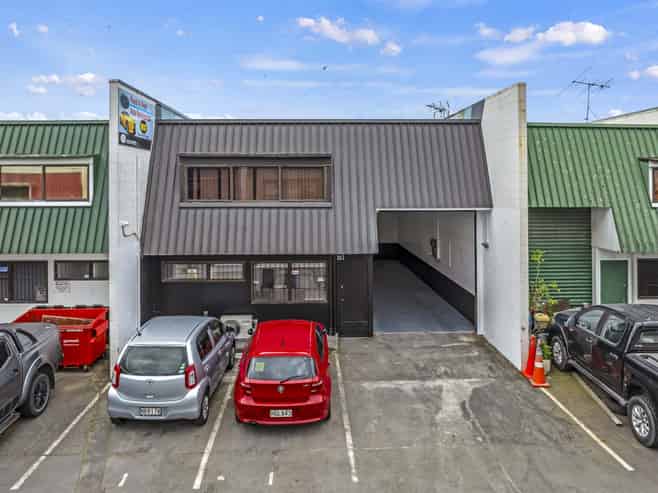 Recently refurbished with vacant possession