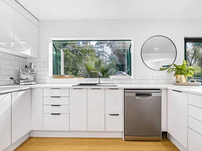 72 Albany Highway, Greenhithe