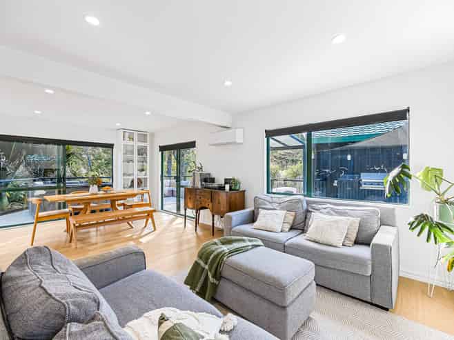 72 Albany Highway, Greenhithe