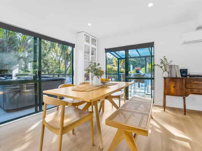 72 Albany Highway, Greenhithe