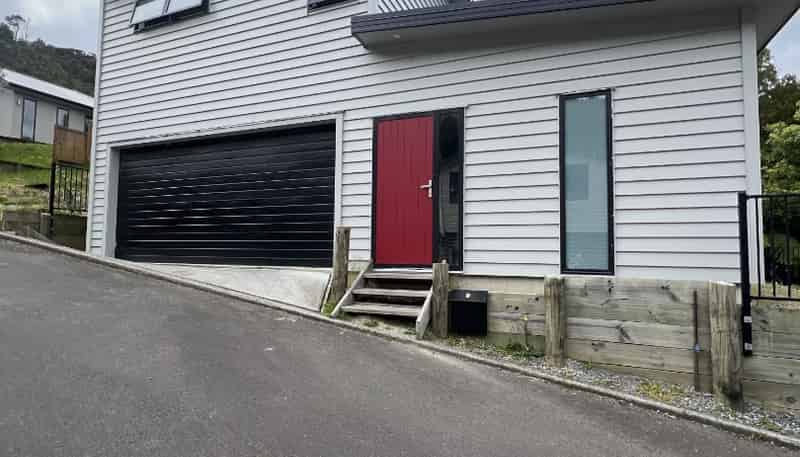 9 Lowry Heights, Stokes Valley