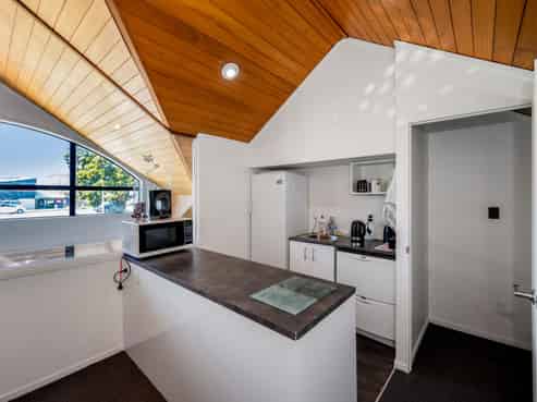 NORTH SHORE - ROAD FRONT CONSULTANCY PREMISES
