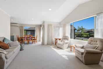 6 The Boulevard, Red Beach