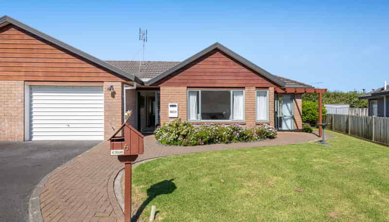 6 The Boulevard, Red Beach