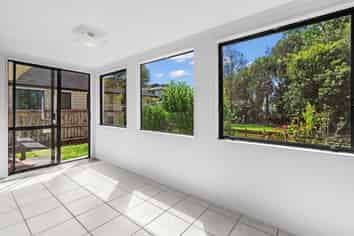 35D Western Hills Drive, Kensington