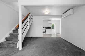 35D Western Hills Drive, Kensington