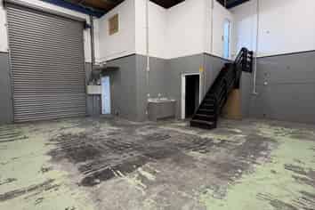 Affordable 100sqm Warehouse - Prime Location!