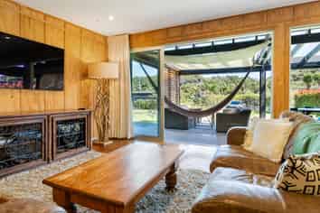 8 Coral Place, Matapouri