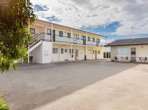 Freehold accommodation - desirable Napier location