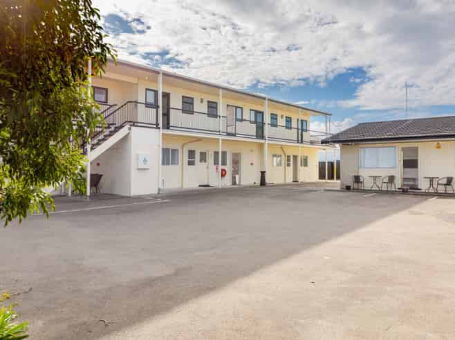 Freehold accommodation - desirable Napier location