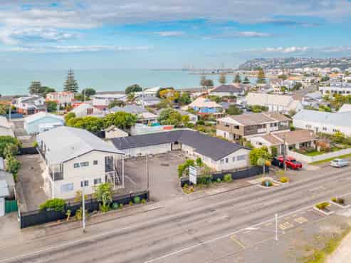 Freehold accommodation - desirable Napier location