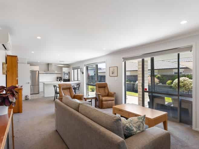 8 Livingstone Drive, Papamoa Beach