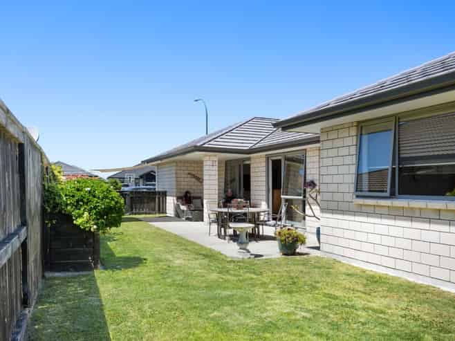 8 Livingstone Drive, Papamoa Beach