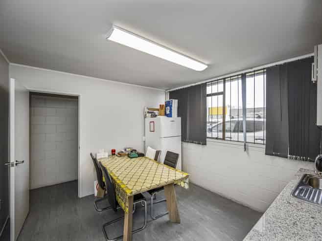 St Johns split-risk investment with rental upside