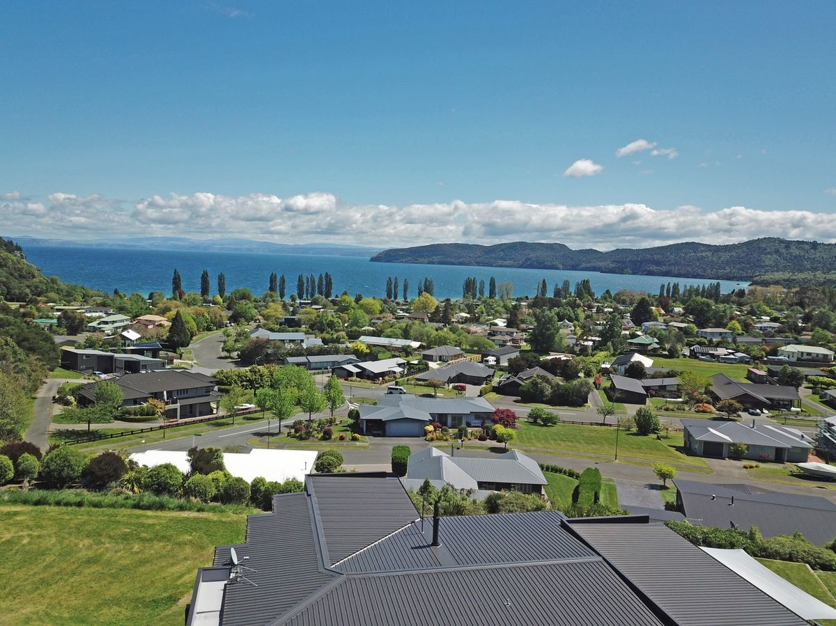 A Grandstand Position with Unrivalled Lake Views - Ansicht 2