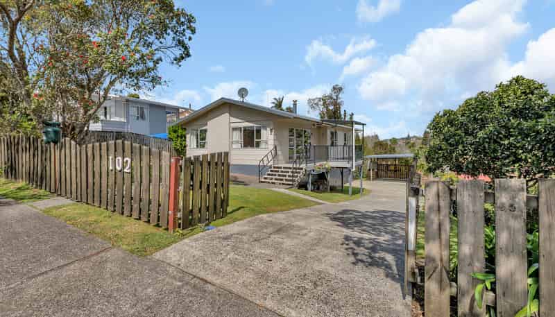 102 Alcoba Street, Kamo