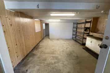 102 Alcoba Street, Kamo