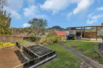 102 Alcoba Street, Kamo