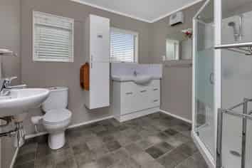 102 Alcoba Street, Kamo