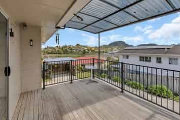 102 Alcoba Street, Kamo