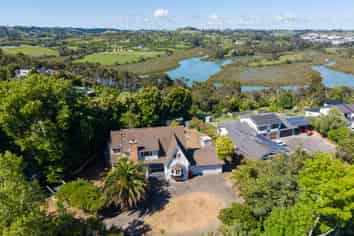 147B Whangaparaoa Road, Red Beach
