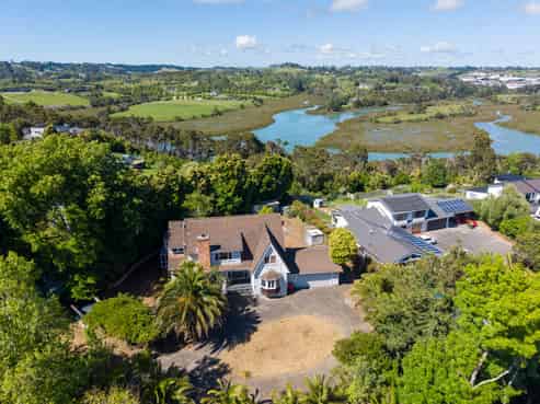 147B Whangaparaoa Road, Red Beach