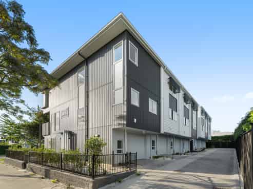 1-7/26 Lancing Road, Sandringham