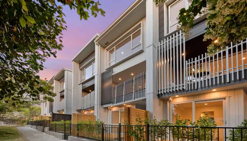 1-7/26 Lancing Road, Sandringham