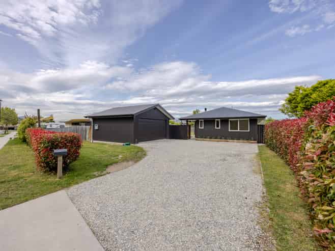 34 Quinnat Street, Albert Town