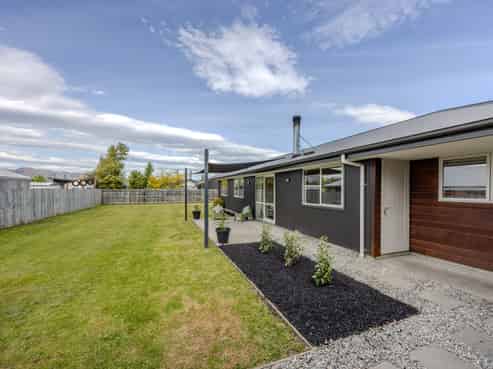 34 Quinnat Street, Albert Town